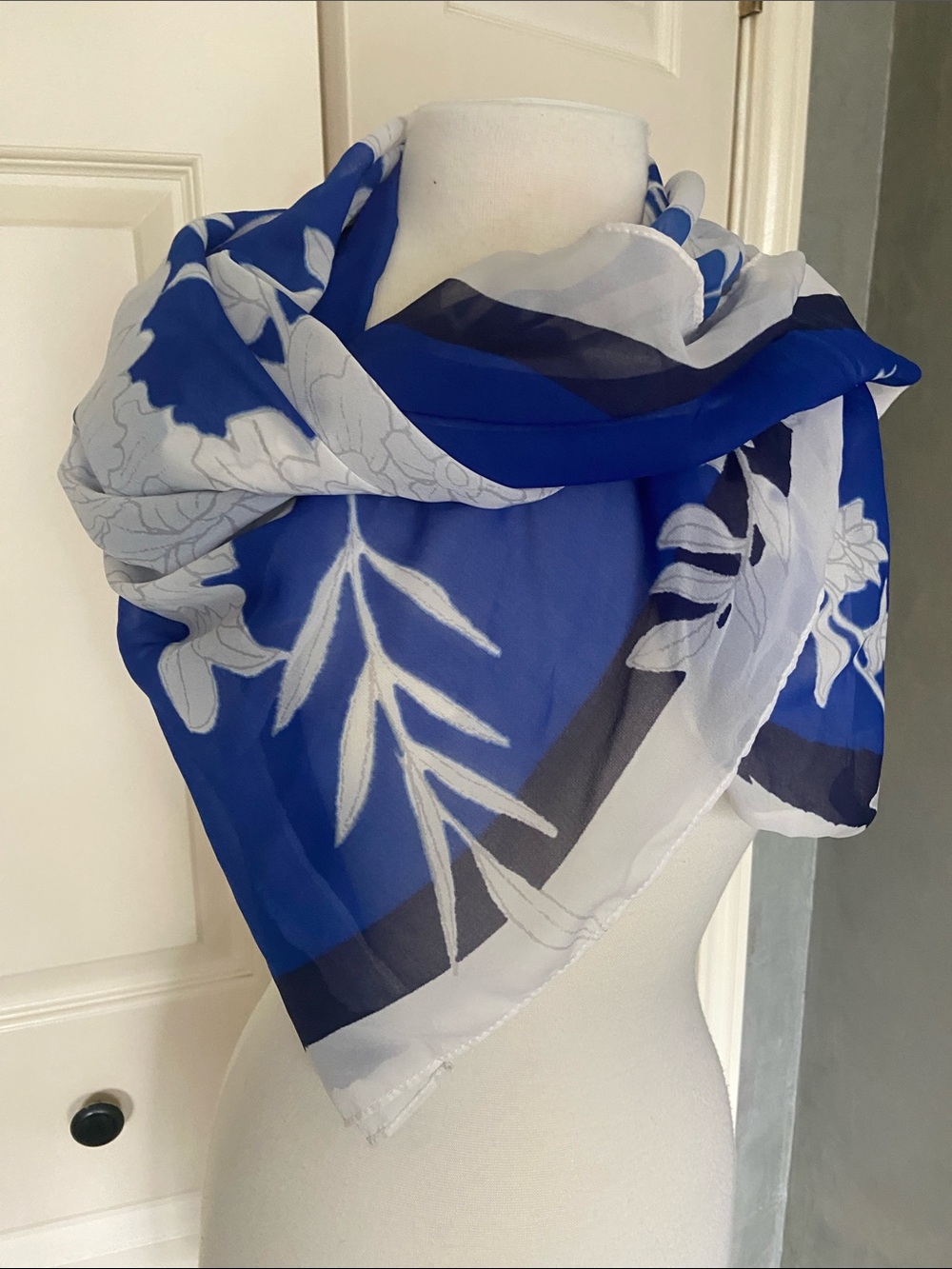 Lightweight silky scarf